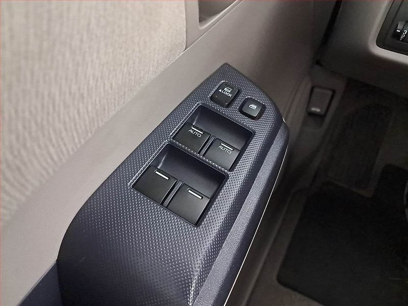 Honda Insight (2010) 1.3 IMA, Automat - fotka 18 z 18