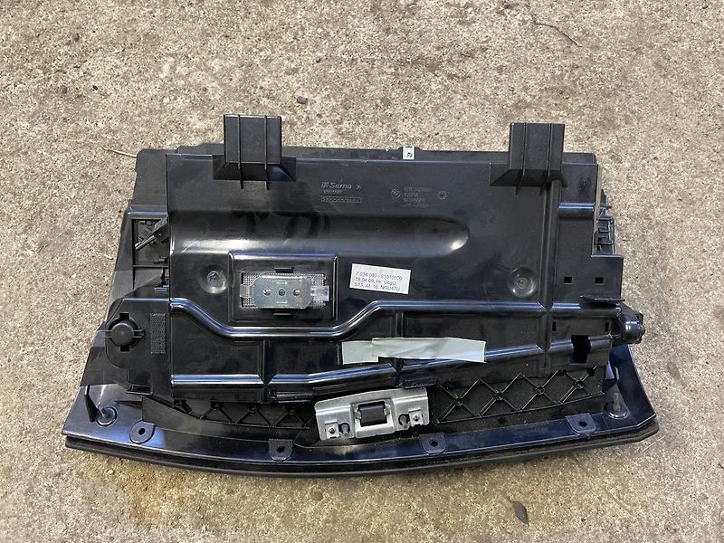 BMW Řada 5 přihrádka spolujezdce - fotka 2 z 2