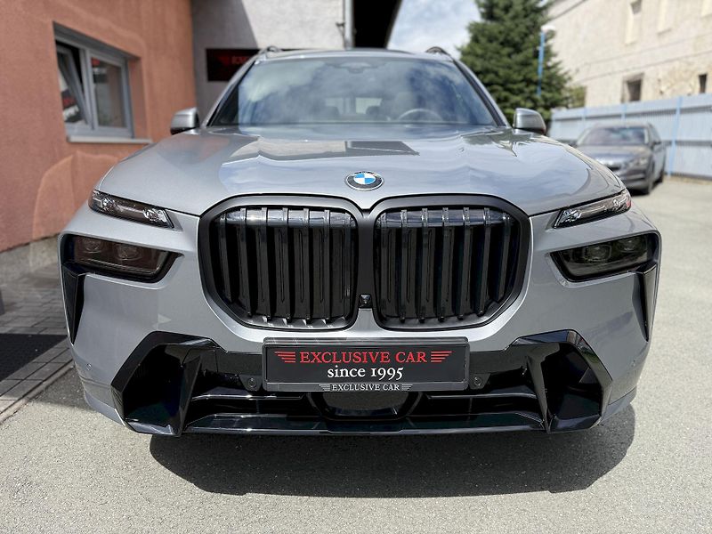 BMW X7 xDrive40d M-PRO Indiv. FULL - fotka 9 z 56