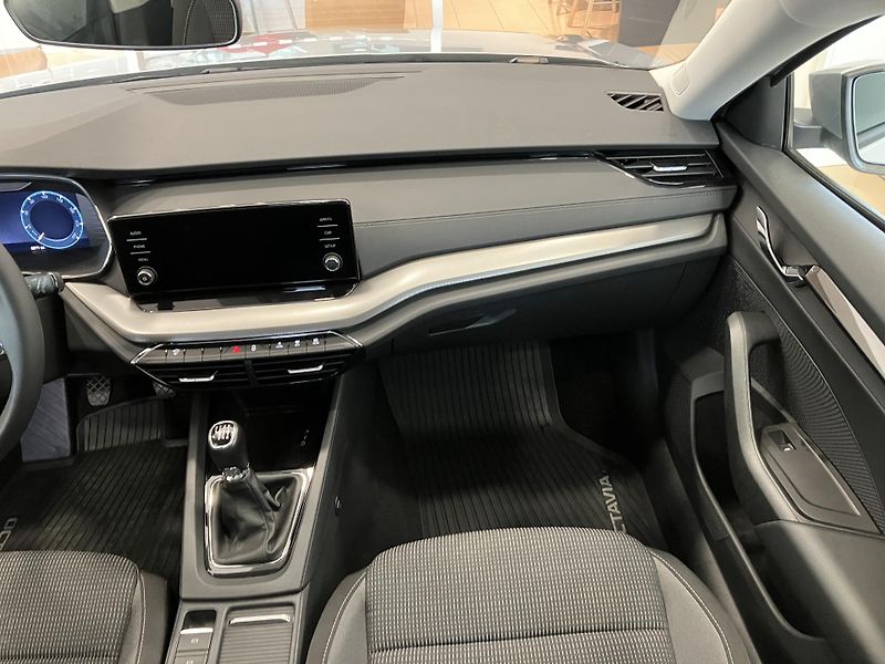 Škoda Octavia 2.0 TDI 85kW Ambition Combi M6 - fotka 14 z 30