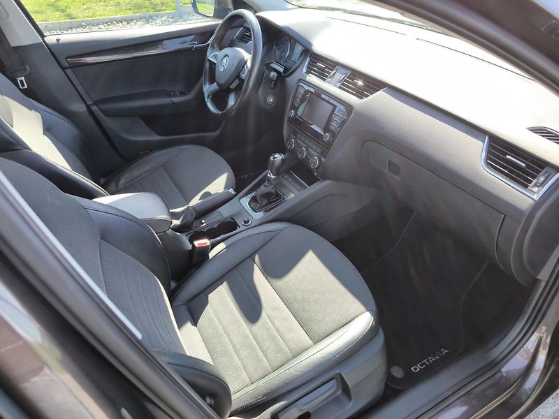 Škoda Octavia (2014) 1,6TDI DSG STYLE*VELKÝ SERVIS* - fotka 14 z 58