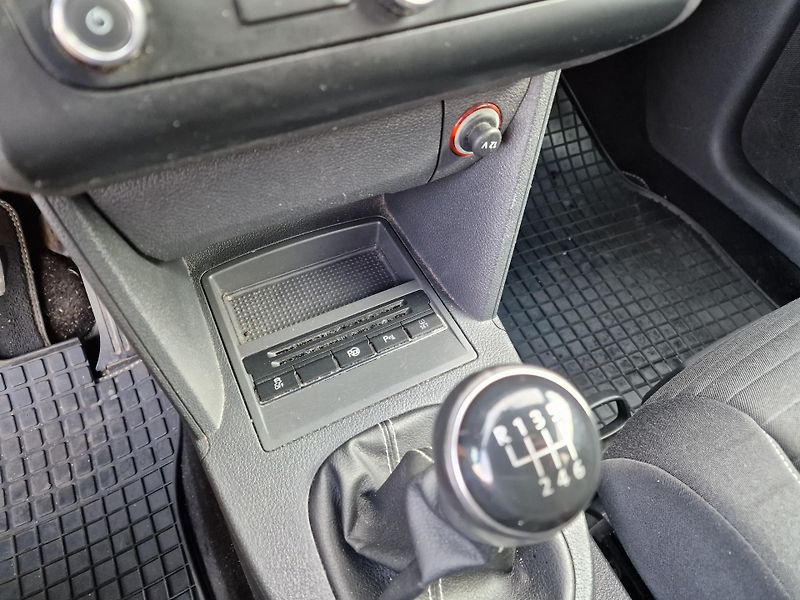 Volkswagen Touran 2,0TDI 103KW CUP NAVI TAŽNÉ  - fotka 14 z 18