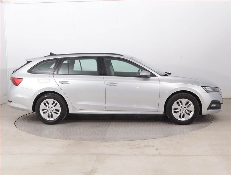 Škoda Octavia (2022) Ambition 2.0 TDI, ČR,1.maj - fotka 6 z 15