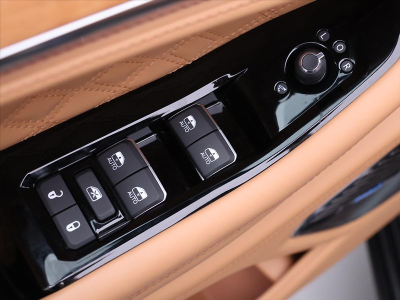 Jeep Grand Cherokee 2,0 4xe Summit Plug-In CZ DPH - fotka 63 z 90