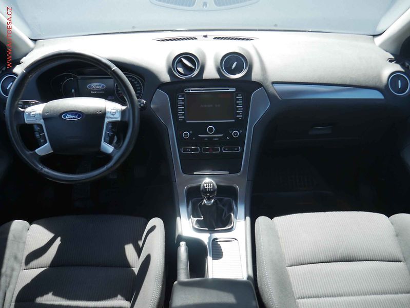 Ford Mondeo (2011) 2.0TDCi, AC, navi, kamera - fotka 8 z 15