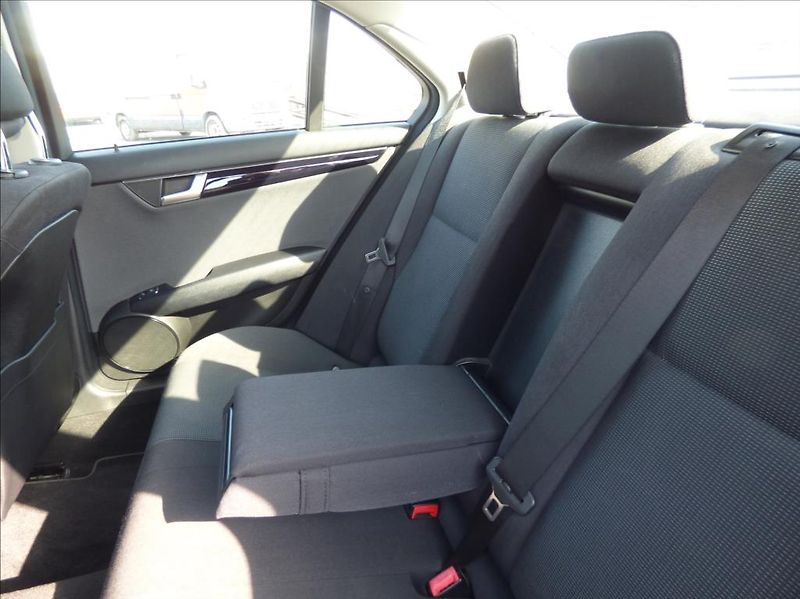 Mercedes-Benz Třídy C 2,2 CDI BlueEfficiency  180 CD - fotka 18 z 41