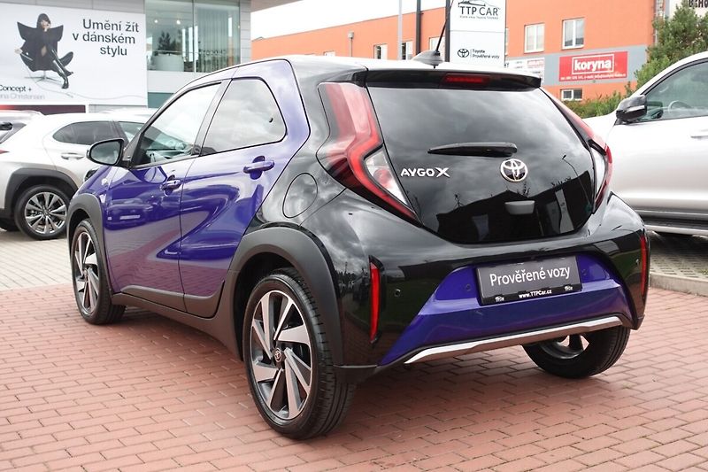 Toyota Aygo 1.0L - 1 CVT Executive - fotka 6 z 30