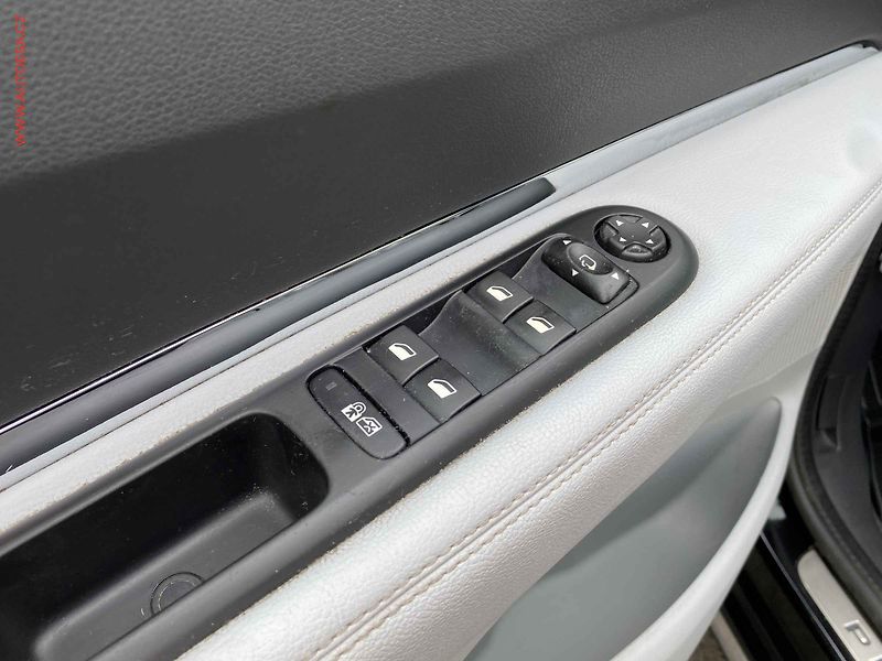 Peugeot 3008 (2014) 2.0 HDi, Allure, bixen, panor - fotka 13 z 17