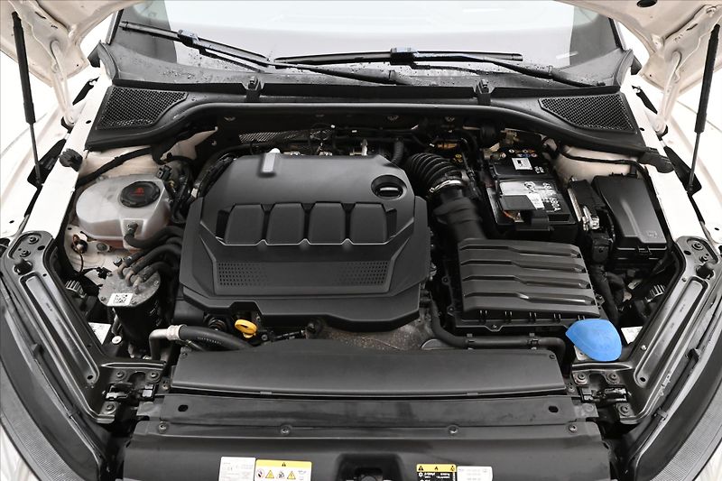 Škoda Octavia 2,0 TDI 110kW SportLINE Záruka - fotka 9 z 32