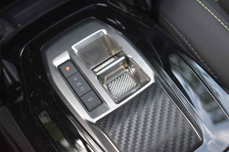 Peugeot 2008 je stylový i praktický rodinný doplněk.