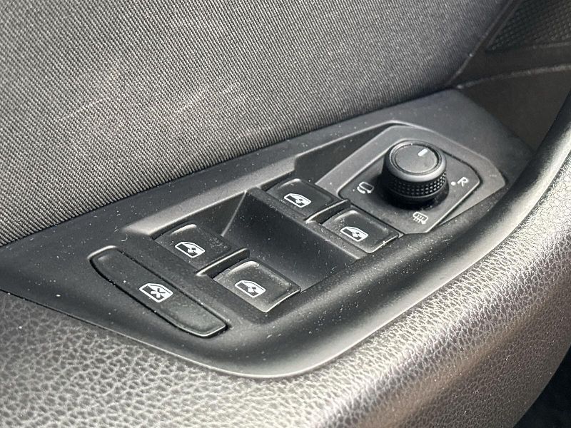 Volkswagen Passat (2023) Variant 1.5 TSI Business - fotka 15 z 26