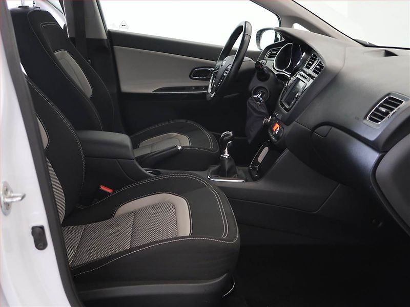Kia Ceed (2014) 1.6 GDI, Navi, Tempomat - fotka 9 z 14