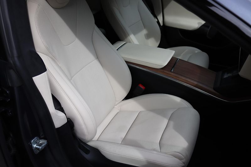 Tesla Model S LONG RANGE AWD 493kW - fotka 47 z 50