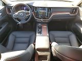 Volvo XC60 (2023) Auto na cestě - náhled 8