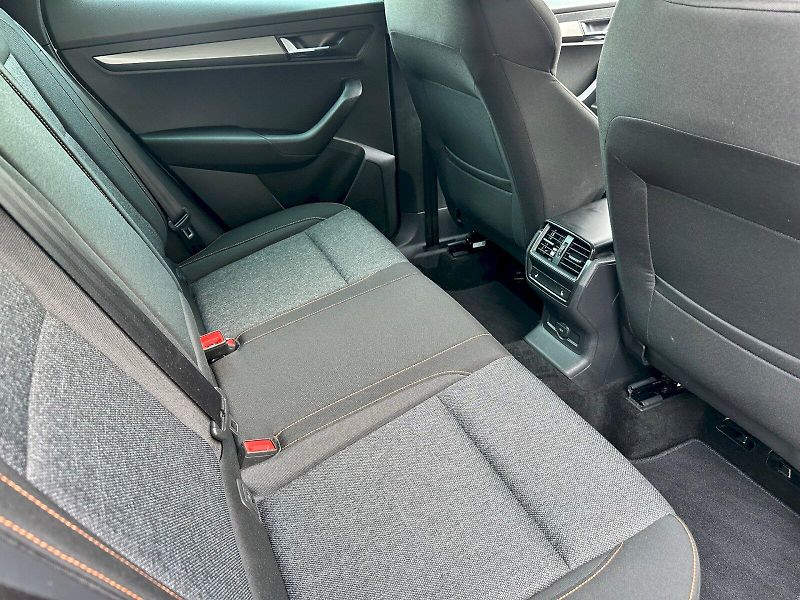 Škoda Karoq (2021) 1.0 TSI 81 kW Ambition - fotka 20 z 23