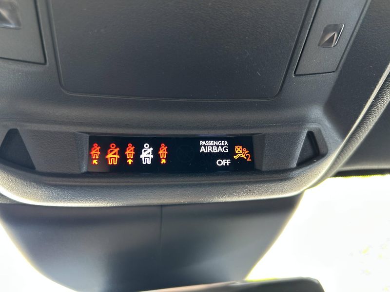 Peugeot 308 (2026) GT Elektromotor 115 kW Baterie - fotka 23 z 28