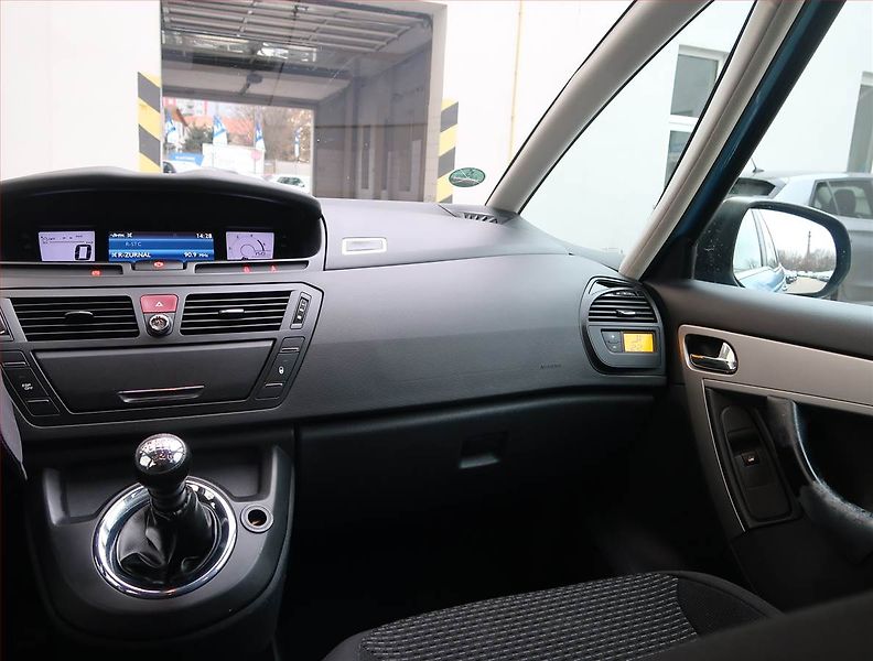 Citroën C4 Picasso (2009) 2.0 HDi, nová STK, slušný stav - fotka 8 z 19