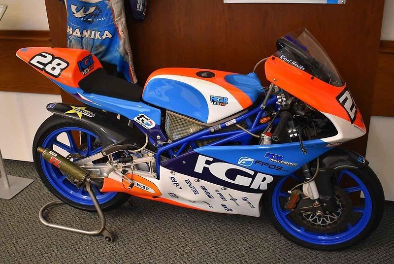 Tovární Jawa 350 pro seriál závodů Mistrovství světa z konce šedesátých lete - zřejmě technicky nejdokonalejší motocykl té doby