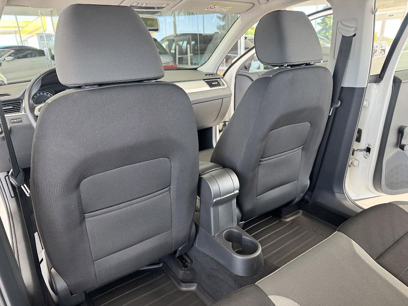 Škoda Rapid 1,4TDI Ambition Plus*TopStav - fotka 15 z 29