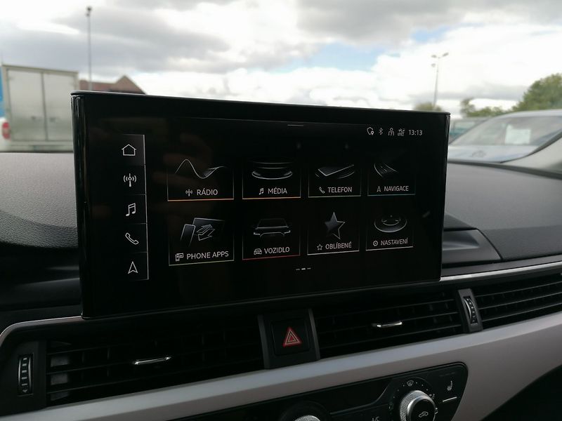 Audi A4 (2022) 2.0 35 TDi 120 kW,Pano,Kůže - fotka 18 z 35