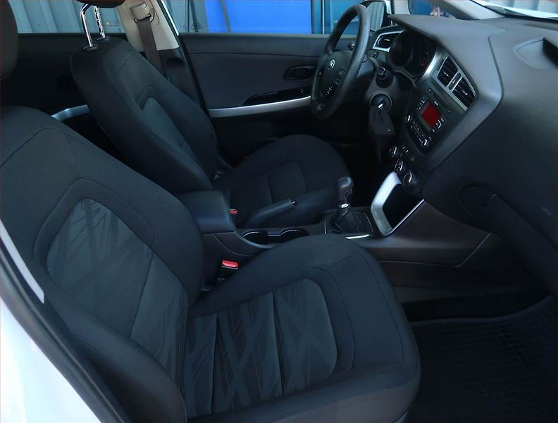 Kia Ceed (2013) 1.4 CVVT, ČR,1.maj, Serv.kniha - fotka 9 z 17