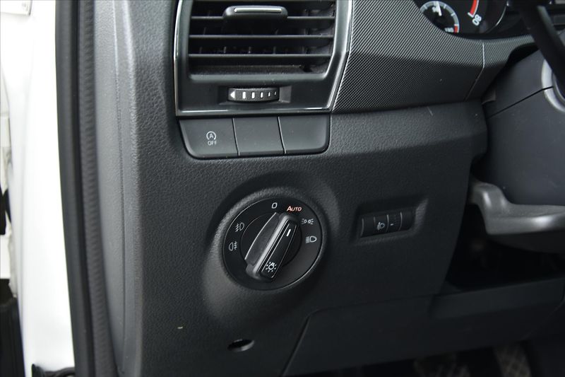 Škoda Fabia 1.0 TSI 70kW 1.MAJITEL DPH ČR - fotka 16 z 21