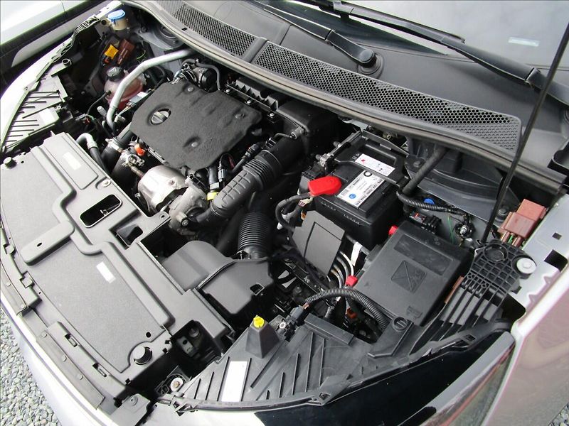 Opel Grandland 1.5CDTi 96kW AT8, aut. klima, - fotka 39 z 41