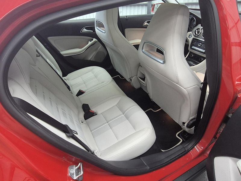 Mercedes-Benz GLA (2019) - fotka 13 z 25