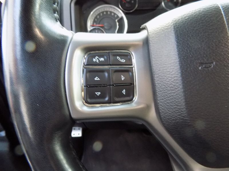 Dodge RAM 1500 (2022) 5.7 HEMI/CREW CAB/ČR/DPH/LED/ - fotka 25 z 40