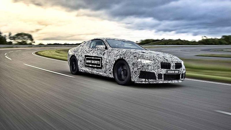 Maskované BMW M8.