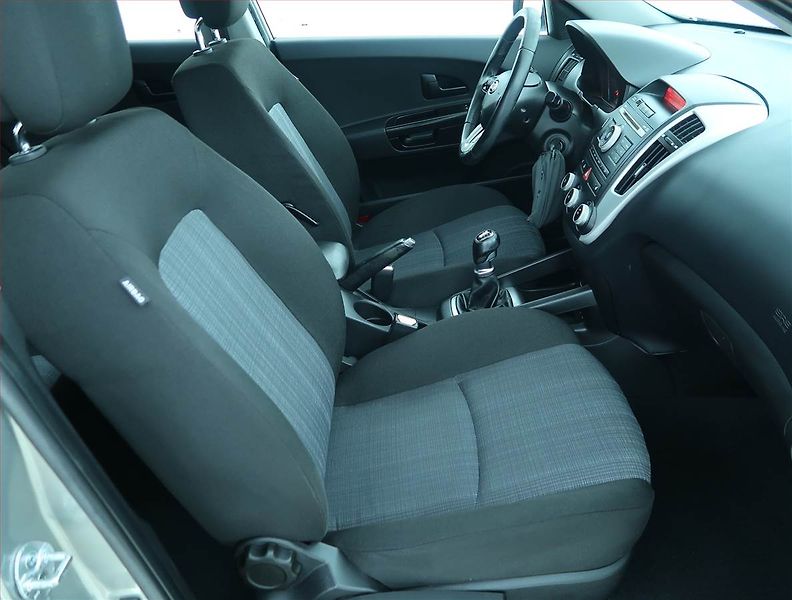 Kia Ceed (2011) 1.6 CVVT, ČR,1.maj, Serv.kniha - fotka 9 z 16