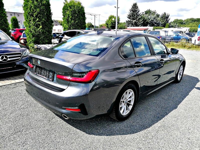 BMW Řada 3 (2020) 2.0 318D  A/T,Kůže,Ambient. - fotka 4 z 31