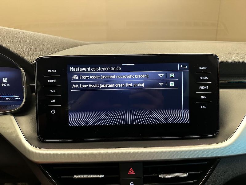 Škoda Scala (2021) 1.0 TSI Ambition (EU6AP) 70 kW - fotka 17 z 20