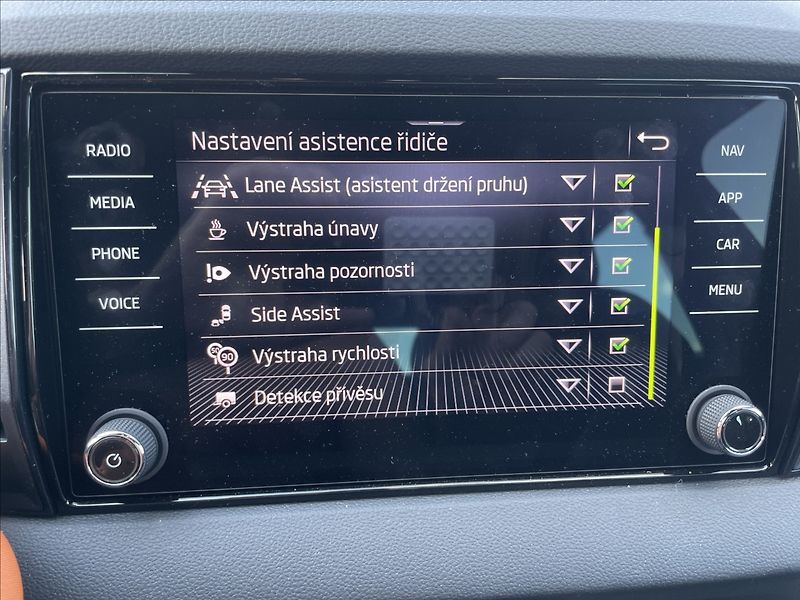Škoda Karoq 1,5 TSi 110kw SPORTLINE 1maj C - fotka 22 z 36