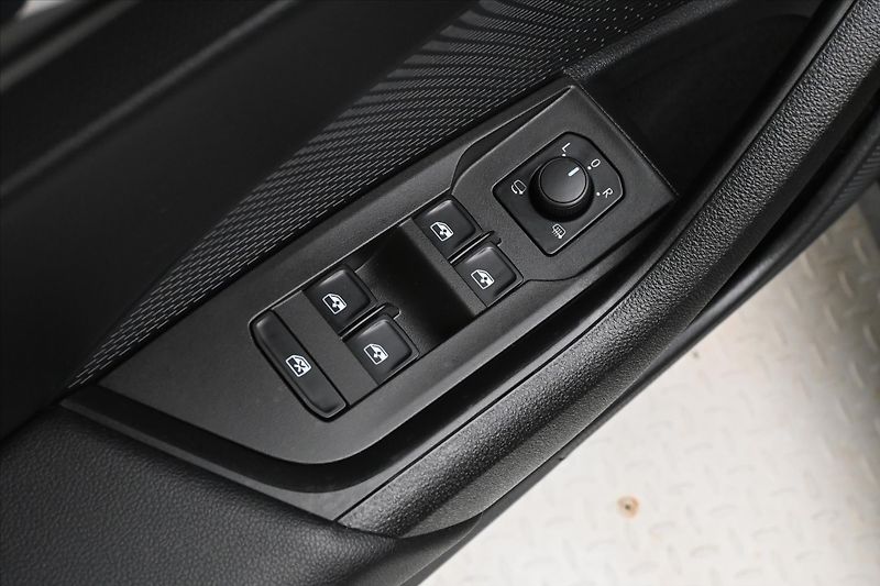 Škoda Octavia 2,0 TDI 110 kW DSG TAŽNÉ Záruk - fotka 26 z 32
