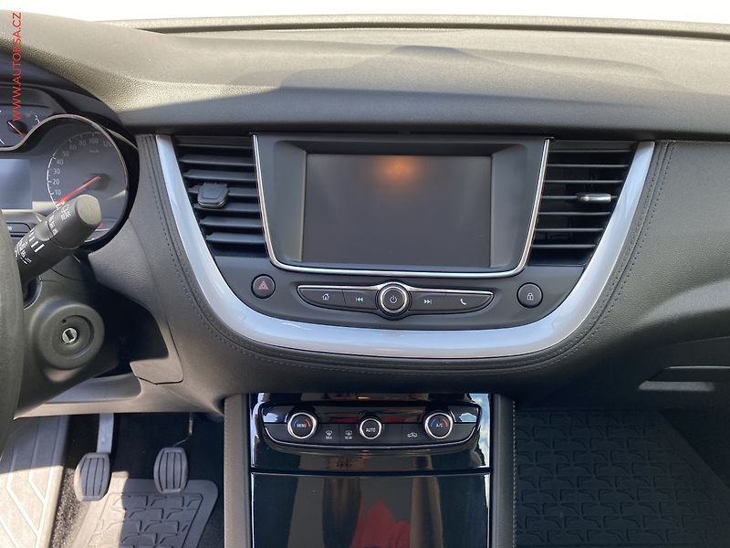 Opel Grandland X (2021) 1.2 T, 1.maj,ČR, Edition - fotka 10 z 19