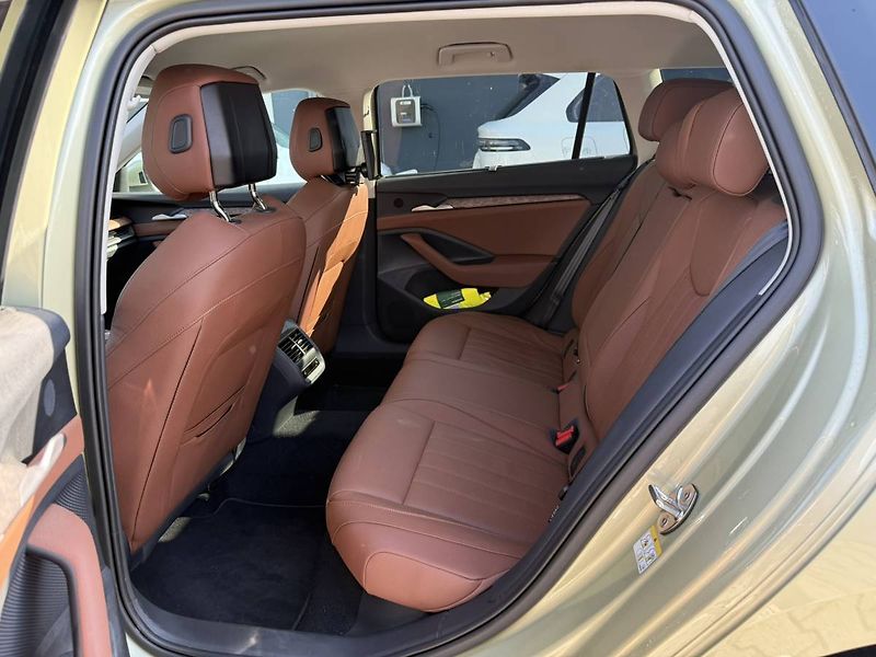 Škoda Superb Combi L&K 2,0 TDI 110kW DSG7/. - fotka 19 z 26