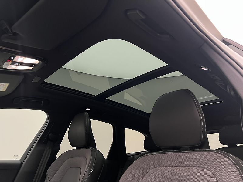 Volvo XC60 B5 AWD BLACK EDITION PLUS AUT  - fotka 19 z 48
