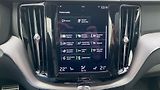 Volvo XC60 R-DESIGN, B4 AWD, 145+10 kW / - náhled 17