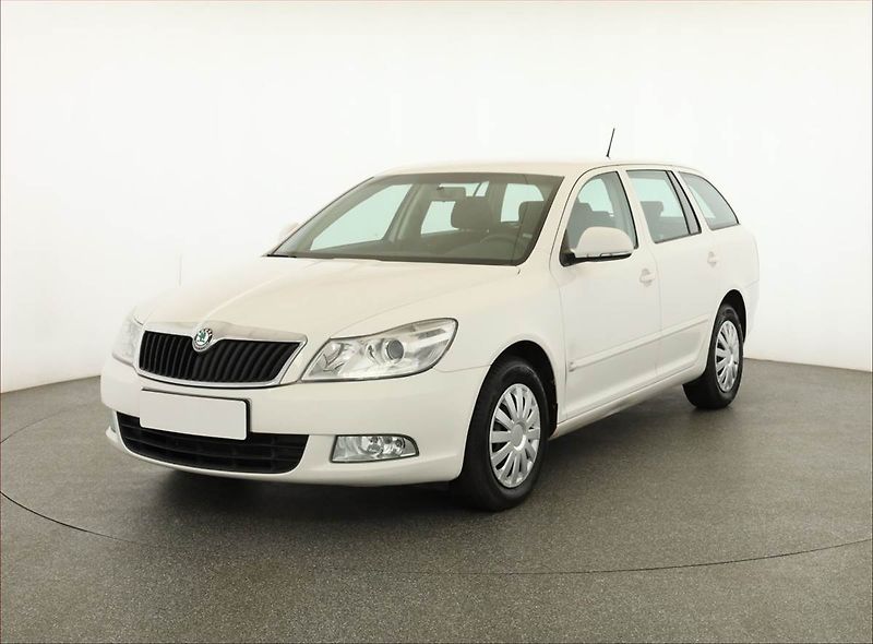 Škoda Octavia (2012) 1.6 TDI, Serv.kniha, Tempomat - fotka 2 z 16