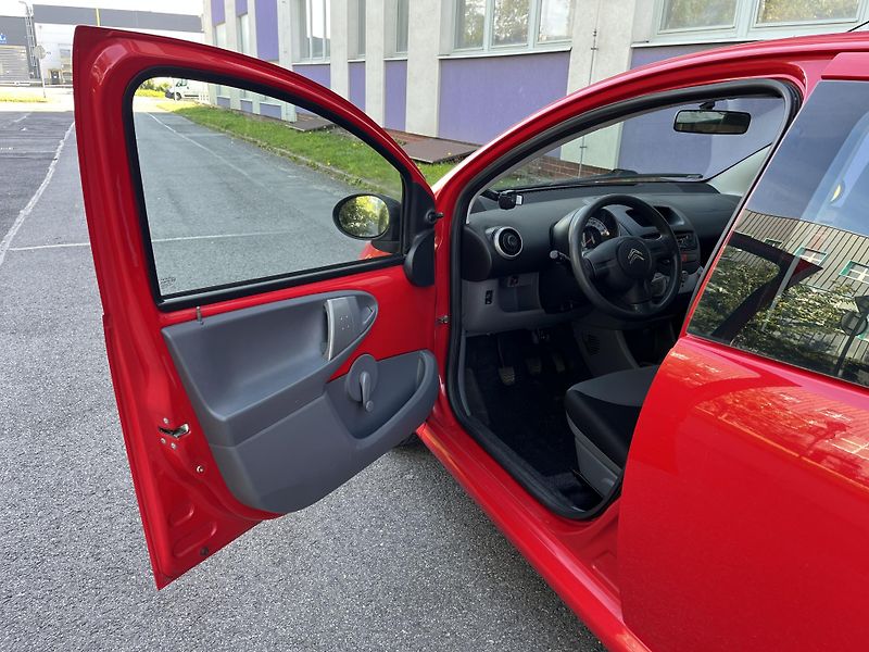 Citroën C1 1,0 VVTi 57 tkm /pneu/ servo - fotka 9 z 27