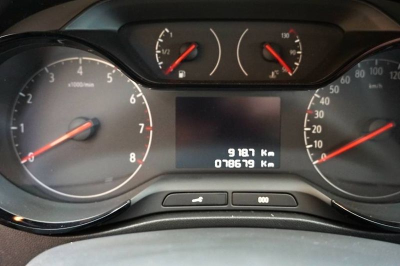 Opel Crossland X (2021) 1,2i 61 kW - fotka 35 z 43