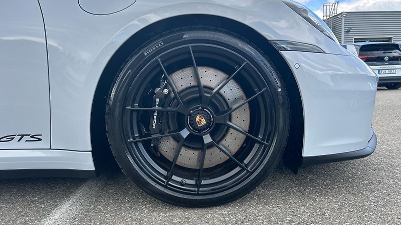 Porsche 911 (2026) Carrera 4 GTS Cabriolet - fotka 12 z 30