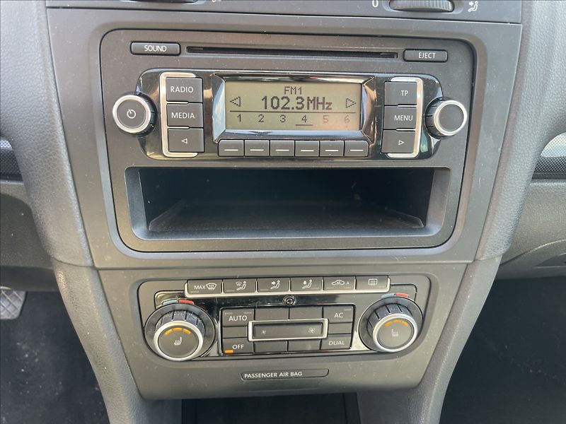 Volkswagen Golf 1,4 TSi 90kw Variant po rozvod - fotka 21 z 38