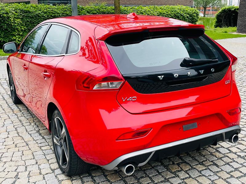 Volvo V40 2.0 D3 R-DESIGN MANUÁL TAŽNÉ - fotka 17 z 45