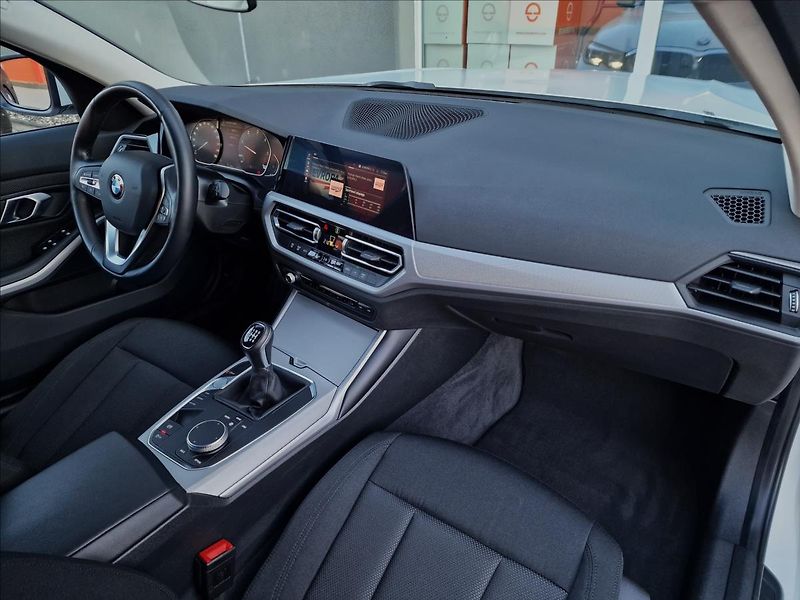BMW Řada 3 318d 110kW Touring,ČR,1.Maj. - fotka 13 z 50