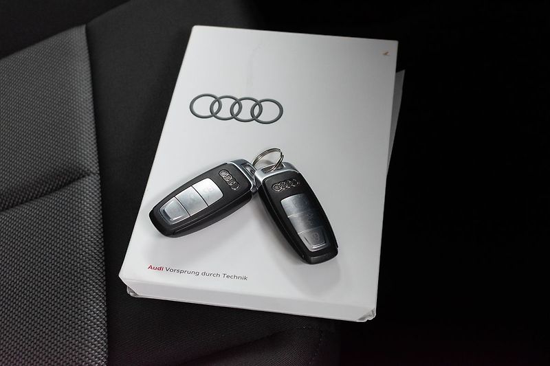 Audi Q4 e-tron 45*82kWH*QUATTRO*SoH92%*ČR 1.M - fotka 39 z 46