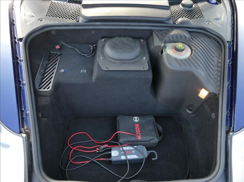 Porsche 911 3,6 Carrera 4 Cabrio,4x4,Autom - fotka 27 z 29