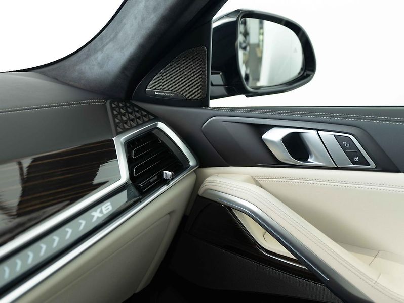 BMW X6 xDrive30d - fotka 16 z 24