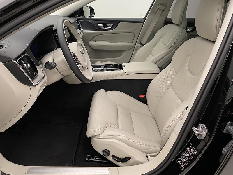 Volvo V60 T6 AWD BRIGHT ULTRA - fotka 3 z 66